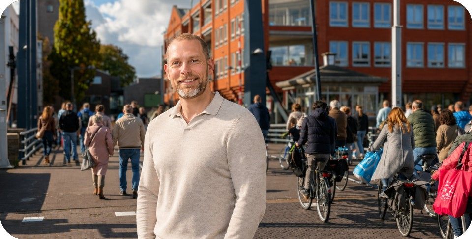 Medewerker Aster ICT staat in het Centrum van Alphen aan den Rijn omdat wij daar onze diensten aanbieden.